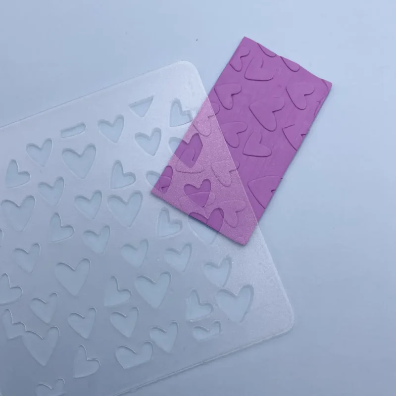 stencil de corazones arcilla